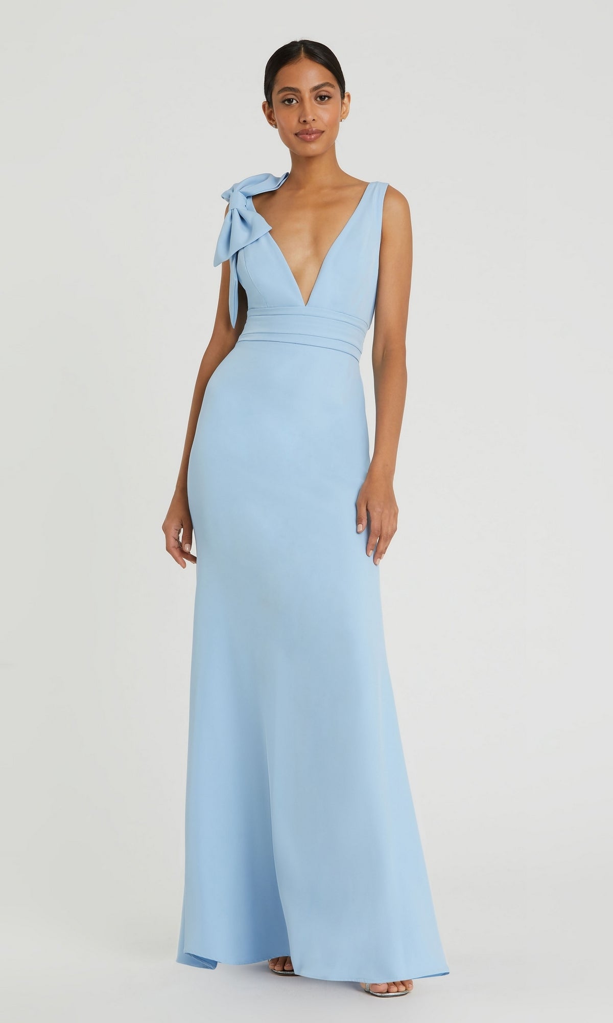 Mac Duggal - Blue Sleeveless V Neck Bow Detail Mermaid Gown - US 8 Mac Duggal - Blue Sleeveless V Neck Bow Detail Mermaid Gown - US 8