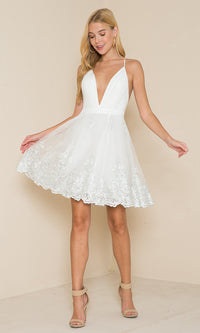 Maniju-Short A-Line White Graduation Dress with V-Neckline
