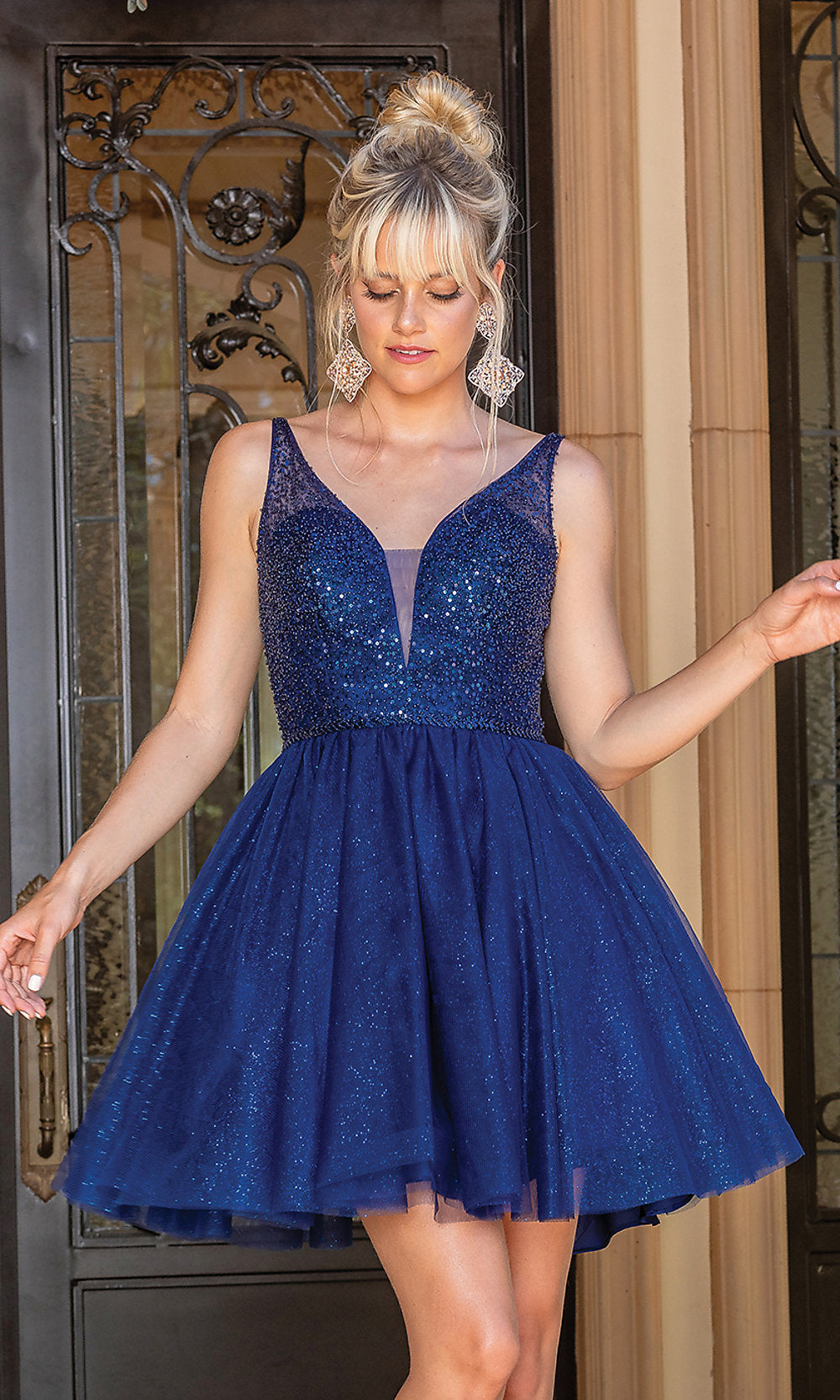 Dancing Queen-Sleeveless Sequin-Bodice Short Glitter Prom Dress