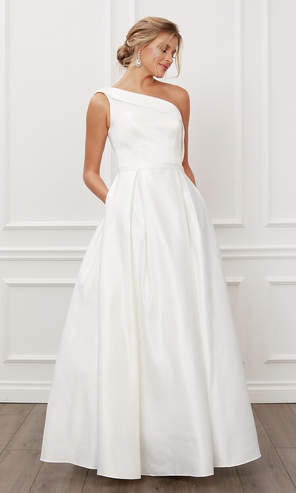 White One-Shoulder Long Ball Gown for Prom